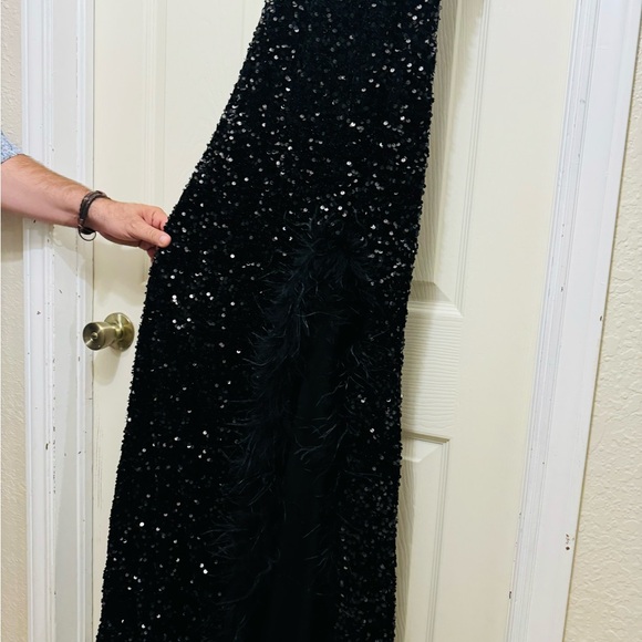 Beautiful long black evening dress - Picture 6 of 8